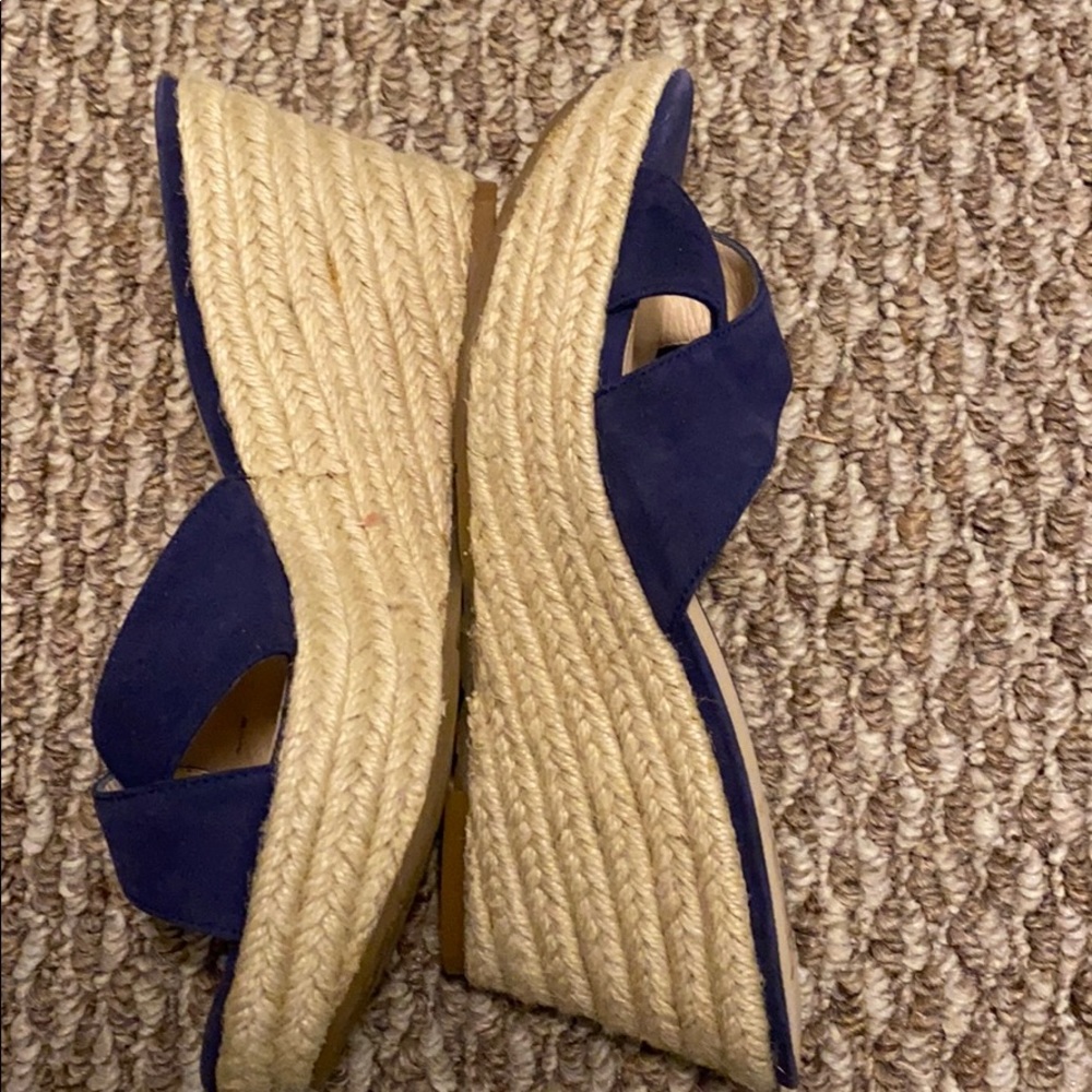 Vince Camuto wedge sandles. - Picture 7 of 7